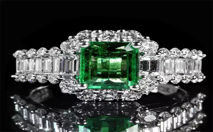 Emerald stone Ring